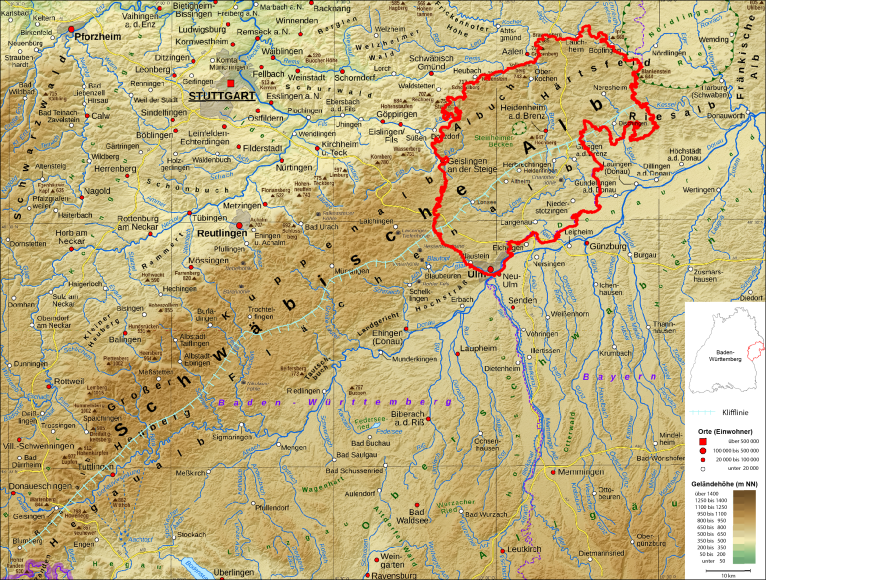 Reliefkarte des hydrogeologischen Großraums Schwäbische Alb mit der Hydrogeologischen Region Ostalb (rot umrandet) (Grafik verändert nach: Wikipedia: https://de.wikipedia.org/wiki/Schw%C3%A4bische_Alb, Zugriff am 01.04.2022). Farbige Reliefkarte des hydrogeologischen Großraums Schwäbische Alb, mit der rot umrandeten Region Ostalb im rechten oberen Kartenteil.