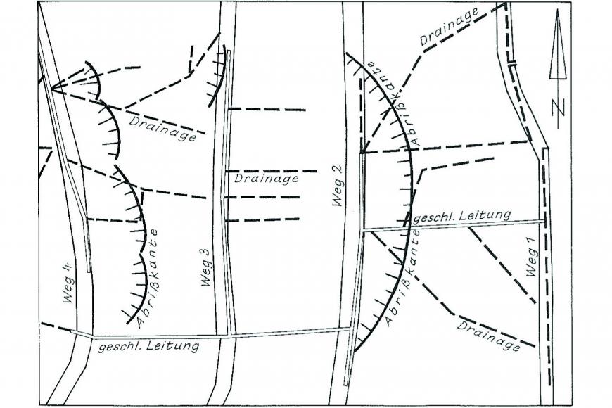 Schwarzweiße Zeichnung, die in Aufsicht mehrere Drainagen unter und zwischen Abrißkanten eines Hanges zeigt.