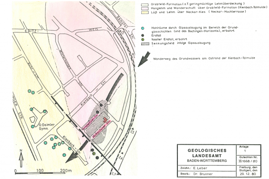 Eingefärbter Lageplan eines Wohngebiets in Stuttgart-Bad Cannstatt mit Hinweisen zu Geologie sowie Gefährdungen durch unterirdische Hohlräume. Schwarze Kreise zeigen zudem Erdfälle an. 