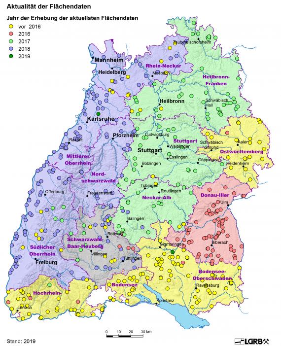 Übersichtskarte von Baden-Württemberg mit Lage und Daten der Gewinnungsstellen von Rohstoffen, Stand 2019. Die einzelnen Regionen sind unterschiedlich eingefärbt, ebenso die Lagepunkte.