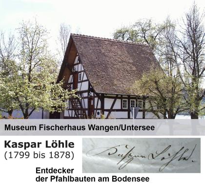 Das Bild zeigt das Museum Fischerhaus in Wangen am Untersee; ein Fachwerkgebäude mit verschiedenen Eingängen. Unter dem Bild ist eine Tafel mit der Unterschrift von Kaspar Löhle angefügt, dem Entdecker der Pfahlbauten am Bodensee.