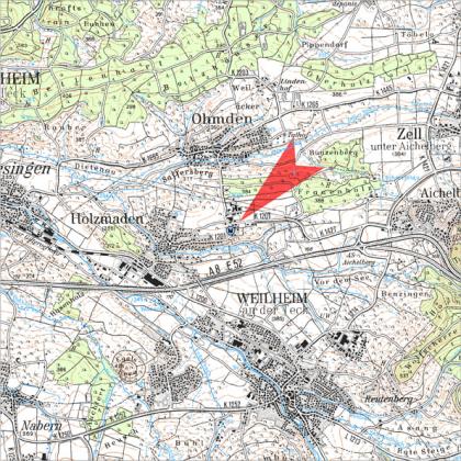 Ausschnitt einer topographischen Karte mit angezeigtem Standort des Urwelt-Museums Hauff in Holzmaden oberhalb von Weilheim an der Teck.