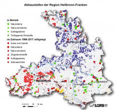 Gezeigt wird hier eine Reliefkarte der Region Heilbronn-Franken mit farbig markierten Abbaustellen von Steine- und Erdenvorkommen, die in Betrieb befindlich oder seit 1986 stillgelegt sind.