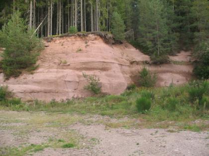 Mürbe Sandsteine der Eck-Formation in der Sandgrube Sommerau bei Obersteinhalden, Sankt-Georgen-Brigach. Sandgrube in der Eck-Formation bei Sankt-Georgen-Brigach.