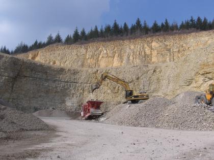 Abbau mittels Reißen und maschinellem Abgraben. Abbau mittels Reißen und maschinellem Abgraben.