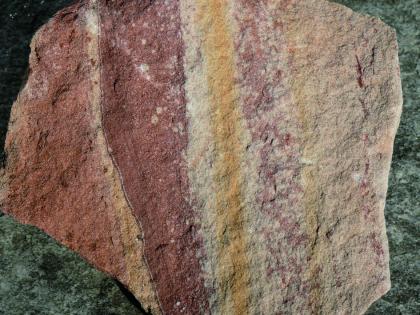 Unterschiedliche Farben und Texturen in einem Buntsandstein. Unterschiedliche Farben und Texturen in einem Buntsandstein.