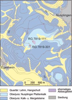 Geologische Karte mit Darstellung der Verbreitung von Plattenkalken und Lage der Steinbrüche südwestlich von Nusplingen Mehrfarbige geologische Karte mit dem Verbreitungsgebiet Nusplinger Plattenkalke (hellblau eingefärbt) sowie der Lage von Steinbrüchen (rot schraffiert).