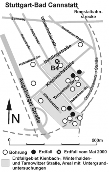 Lageplan des Untersuchungsgebiets von 2000 In Schwarzweiß gehaltener Lageplan eines Wohngebiets in Stuttgart-Bad Cannstatt. Verschiedene eingezeichnete Kreise weisen auf Bohrungen und Erdfälle hin, ein Kreis auf einen besonderen Erdfall im Mai 2000.