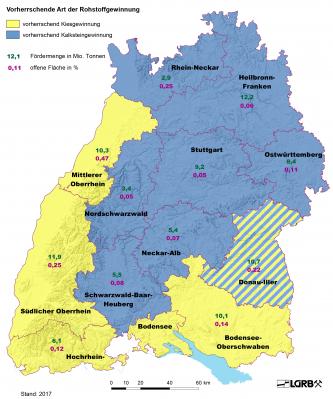 Übersichtskarte von Baden-Württemberg, die die Gewinnung von Kies (gelb) und Kalkstein (blau) in den einzelnen Regionen zeigt. Zusätzlich eingetragen sind die Fördermengen (in Millionen Tonnen) und die offenen Flächen (in Prozent).